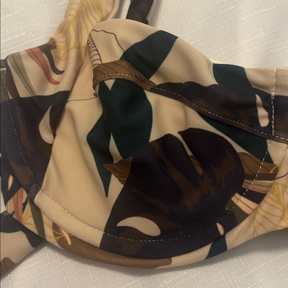 L*Space Tan Multi Lotus Land floral bikini top SZ SM Palm leaves vacay beach NWT - Picture 9 of 9